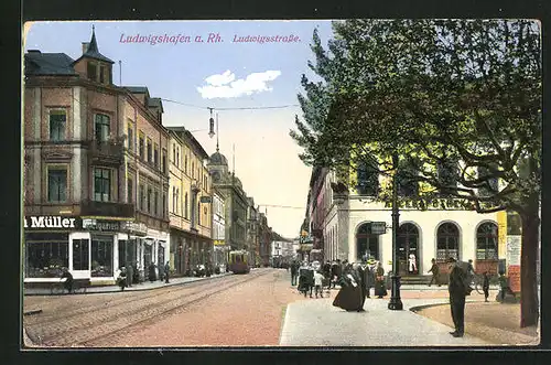 AK Ludwigshafen a. Rh., Ludwigsstrasse mit Geschäften und Strassenbahn