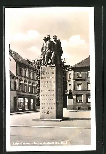 AK Kaiserslautern, Strassenpartie mit Geschäft und Heldendenkmal