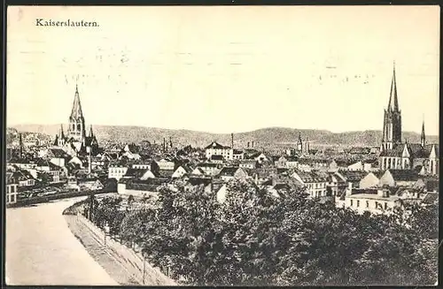 AK Kaiserslautern, Teilansicht mit Strassenpartie und Kirchen