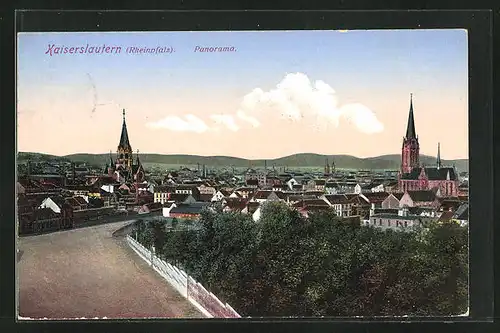 AK Kaiserslautern /Rheinpfalz, Panorama mit Strassenpartie und Kirchen