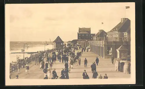 AK Westerland, Promenade mit Passanten