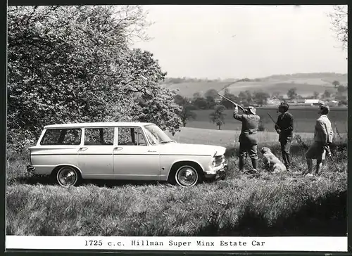 Fotografie Auto Hillman Super Minx Estate Car, Jäger mit Geqwehr & Jagdhund