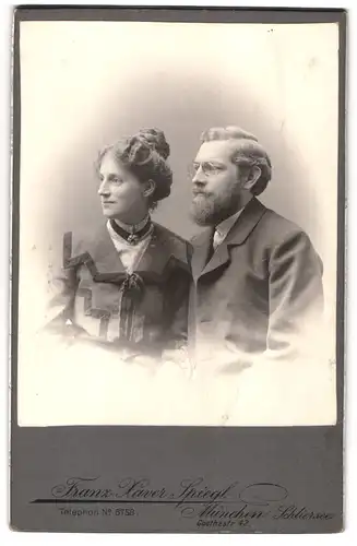 Fotografie Franz Xaver Spiegl, München, Goethestrasse 42, Portrait junges Paar in modischer Kleidung