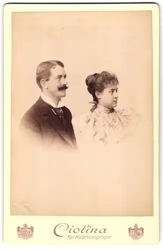 Fotografie Atelier Ciolina, Frankfurt / Main, Opernplatz 2a, Portrait eines elegant gekleideten jungen Paares