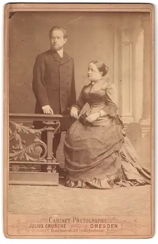 Fotografie Julius Grusche, Dresden, Bautznerstr. 39, Portrait eines jungen Paares in eleganter Kleidung
