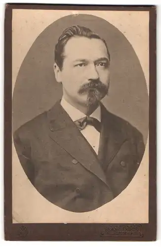 Fotografie Franz Faber, Klagenfurt, Stauderplatz, Portrait eines bärtigen Herren