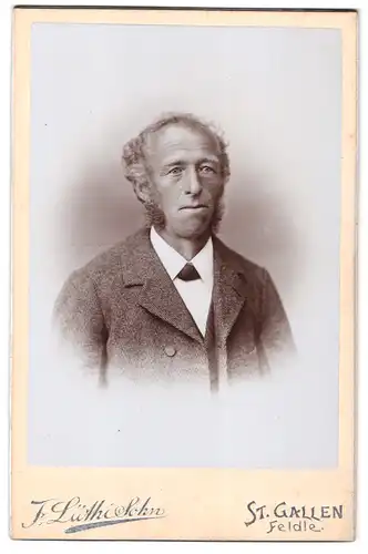 Fotografie Franz Lüthi Sohn, St. Gallen, Feldle, Portrait älterer Herr im Anzug mit Backenbart