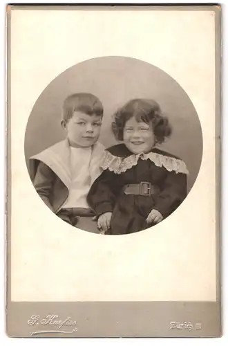 Fotografie G. Kurfiss, Zürich, Portrait Kinderpaar in hübscher Kleidung