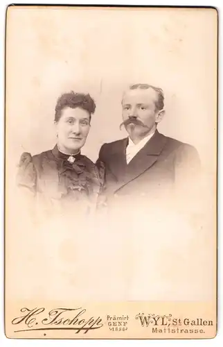 Fotografie H. Tschopp, Wil /St. Gallen, Mattstrsse, Portrait bürgerliches Paar in eleganter Kleidung