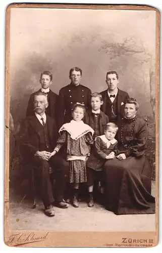Fotografie F. C. Schmid, Zürich, Rotwandstrasse, Bürgerliches Paar mit sechs Kindern