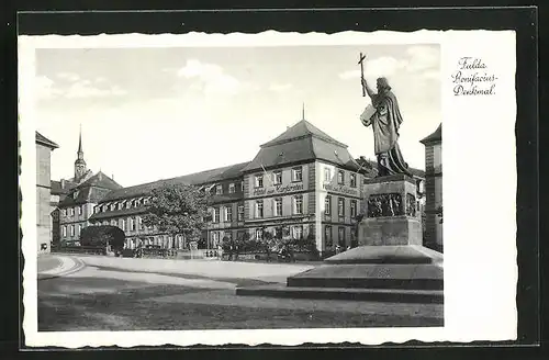 AK Fulda, Bonifacius-Denkmal mit Hôtel zum Kurfürsten