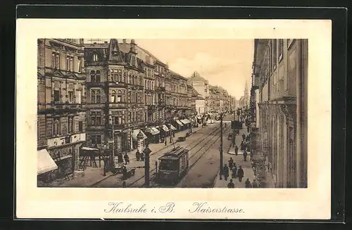 AK Karlsruhe i. B., Kaiserstrasse mit Geschäften und Strassenbahn