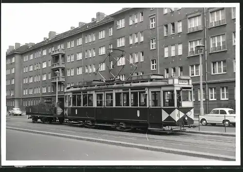 Fotografie unbekannter Fotograf, Ansicht Berlin, Strassenbahn-Triebwagen Nr. A3 in der Knieprodestrasse