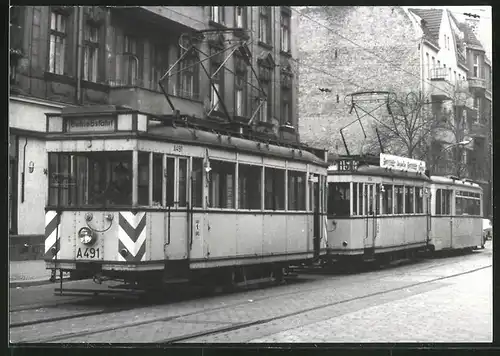 Fotografie unbekannter Fotograf, Ansicht Berlin, Strassenbahn-Triebwagen Nr. A491, Arbeitszug in der Hertastrasse