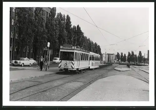 Fotografie unbekannter Fotograf, Ansicht Berlin, Masurenallee, Strassenbahn-Triebwagen Nr. A500 & Strassenansicht