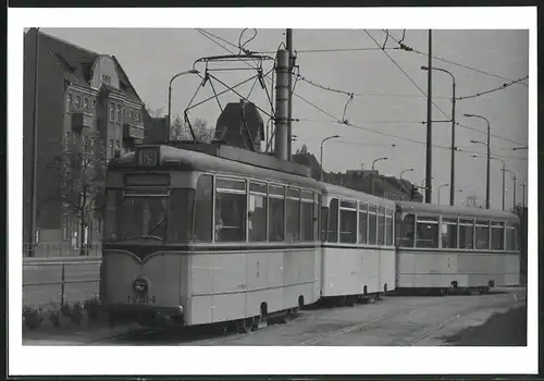 Fotografie unbekannter Fotograf, Ansicht Berlin, Bahnhof-Schöneweide, Strassenbahn-Triebwagen der Linie 69