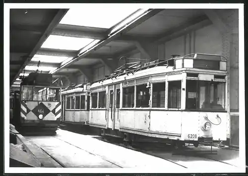 Fotografie F. Müller, Ansicht Berlin-Charlottenburg, Strassenbahn-Triebwagen Nr. 6208 & A64 im Betriebshof-Depot