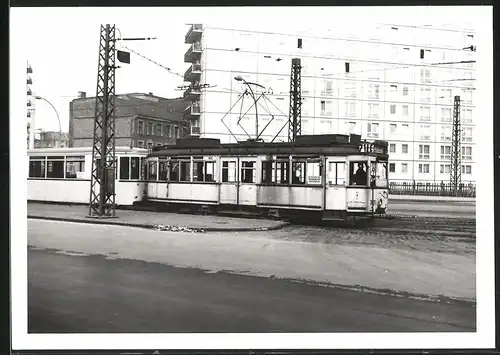 Fotografie unbekannter Fotograf, Ansicht Berlin, Alexanderstrasse, Strassenbahn-Triebwagen Nr. 3820 der Linie 71E