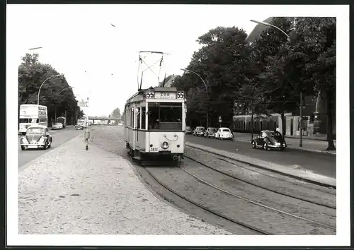 Fotografie unbekannter Fotograf, Ansicht Berlin, Tegeler Weg, Strassenbahn-Triebwagen nr. 3810 Linie 55 Richtung Zoo
