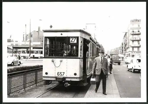 Fotografie unbekannter Fotograf, Ansicht Berlin, Sonnenallee, Strassenbahn-Triebwagen nr. 657 der Linie 27