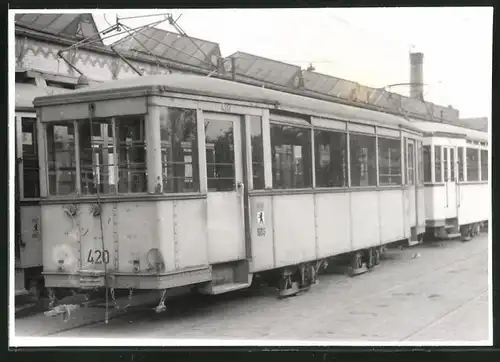 Fotografie unbekannter Fotograf, Ansicht Berlin-Weissensee, Puccinistrasse, Strassenbahn-Triebwagen Nr. 420 am Depot