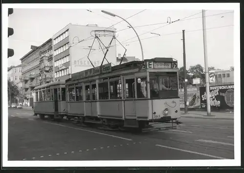 Fotografie unbekannter Fotograf, Ansicht Berlin, Pichelsdorfer Strasse, Strassenbahn-Triebwagen Nr. 3849 Richtung Spandau