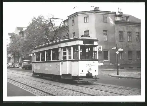 Fotografie unbekannter Fotograf, Ansicht Berlin, Britzer Damm Ecke Werderstrasse, Strassenbahn-Triebwagen Nr. 3705