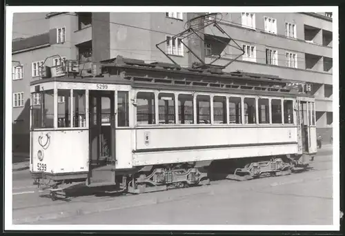 Fotografie BVG-Bildstelle, Ansicht Berlin-Neukölln, Gradestrasse, Strassenbahn-Triebwagen nr. 5299 Richtung Britz