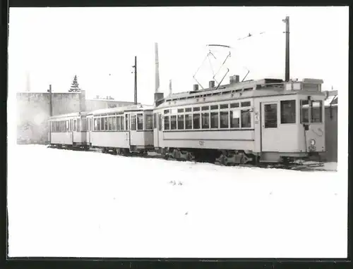 Fotografie unbekannter Fotograf, Ansicht Berlin-Köpenick, Strassenbahn-Triebwagen Nr. 5251 am Betriebshof-Depot