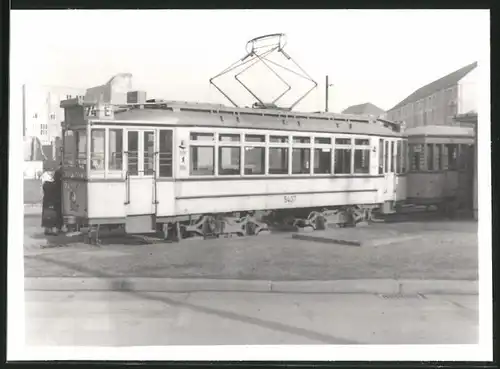 Fotografie unbekannter Fotograf, Ansicht Berlin-Mitte, Spittelmarkt, Strassenbahn-Triebwagen Nr. 5407 der Linie 74E