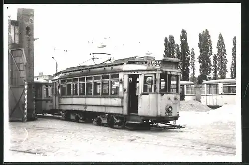 Fotografie unbekannter Fotograf, Ansicht Berlin-Köpenick, Strassenbahn-Triebwagen Nr. 5397 am Betriebshof-Depot