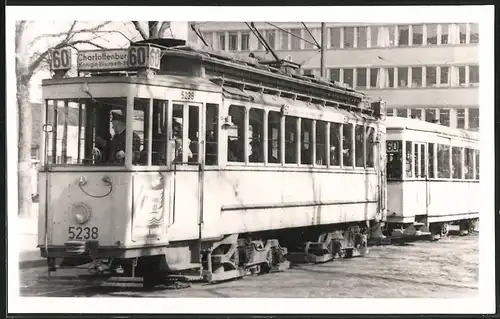 Fotografie unbekannter Fotograf, Ansicht Berlin, Stuttgarter Platz, Strassenbahn-Triebwagen Nr. 5238 nach Charlottenburg