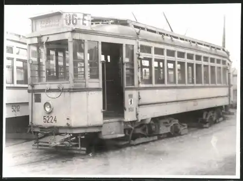 Fotografie unbekannter Fotograf, Ansicht Berlin-Köpenick, Strassenbahn-Triebwagen Nr. 8224 auf dem BVG-Betriebshof