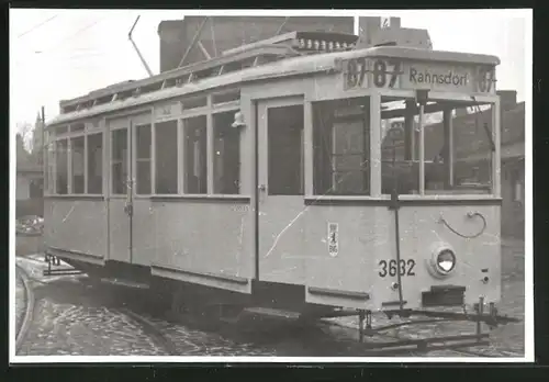 Fotografie unbekannter Fotograf, Ansicht Berlin-Köpenick, Strassenbahn-Triebwagen Nr. 3632 auf dem Betriebshof