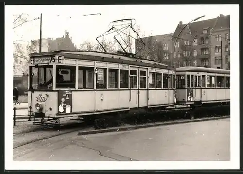 Fotografie unbekannter Fotograf, Ansicht Berlin, Savignyplatz, Strassenbahn-Triebwagen Nr. 3650 Linie 75E