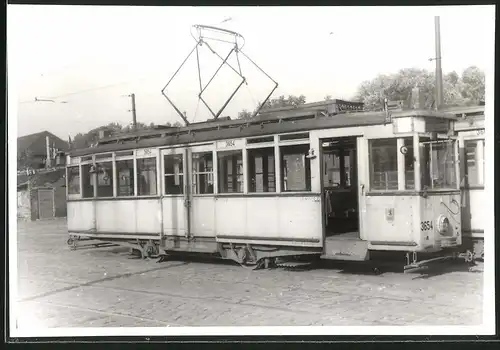 Fotografie unbekannter Fotograf, Ansicht Berlin-Köpenick, Strassenbahn-Triebwagen Nr. 3654 auf dem Betriebshof