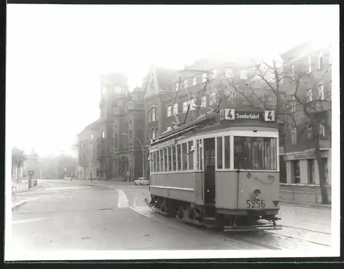 Fotografie Strassenbahn-Triebwagen Nr. 5256, Linie 4 Sonderfahrt der BVG in Berlin