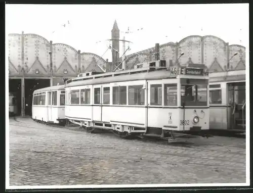 Fotografie unbekannter Fotograf, Ansicht Berlin-Köpenick, Strassenbahn-Triebwagen Nr. 3802 vor Betriebshof-Depot