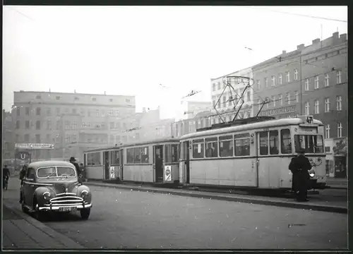 Fotografie unbekannter Fotograf, Ansicht Berlin, Hermannplatz, Strassenbahn-Triebwagen Nr. 6304 Richtung Rudow