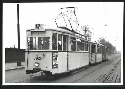 Fotografie unbekannter Fotograf, Ansicht Berlin, Grenzallee, Strassenbahn-Triebwagen Nr. 6302 Richtung Hermannplatz