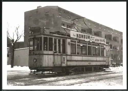 Fotografie Reineck, Ansicht Berlin, Buschallee, Strassenbahn-Triebwagen Nr. 4301 der Linie 2 im Winter