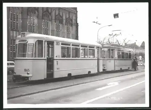 Fotografie unbekannter Fotograf, Ansicht Berlin-Köpenick, Lindenstrasse Ecke Bahnhofstrasse, Strassenbahn-Triebwagen 1845