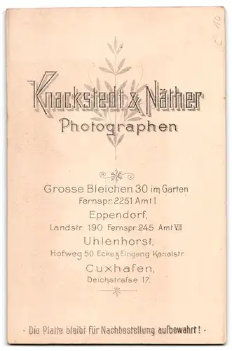 Fotografie Knackstedt & Näther, Hamburg, Grosse Bleichen 30, Portrait modisch gekleidete kleine Mädchen mit Blumenkorb