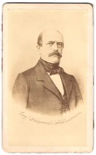 Fotografie unbekannter Fotograf und Ort, Portrait Reichskanzler Graf Otto von Bismarck im Anzug