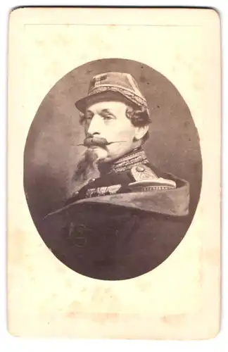 Fotografie unbekannter Fotograf und Ort, Portrait Napoleon III. in Uniform, Kaiser Frankreich