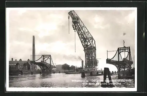 AK Wilhelmshaven, Schwimmkran fährt durch die Drehbrücke