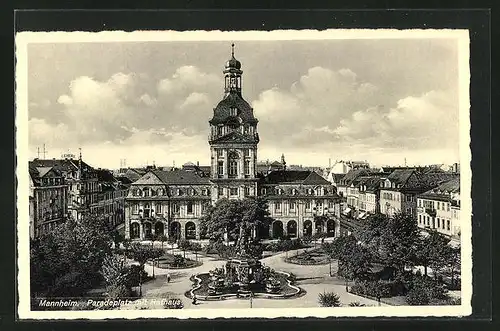 AK Mannheim, Paradeplatz mit Rathaus und Brunnen