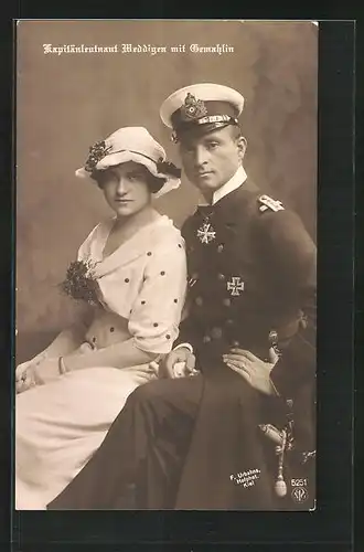 AK U-Boot-Kapitänleutnant Weddigen in Uniform mit seiner Frau