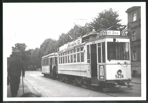 Fotografie unbekannter Fotograf, Ansicht Berlin, Nauenerstrasse, Strassenbahn-Triebwagen Nr. 5438, Linie 55 Richtung Zoo