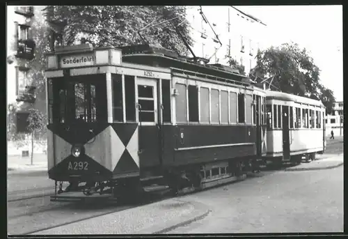 Fotografie Strassenbahn-Triebwagen Nr. A292, BVG Arbeitszug mit defektem Triebwagen im Schlepp